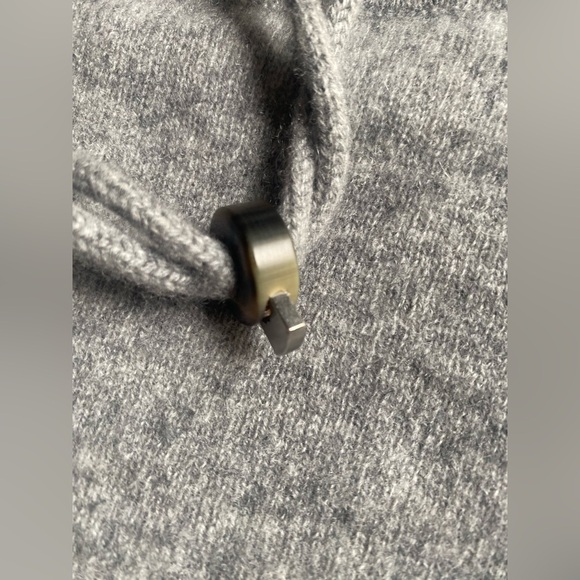 Theory 100% cashmere gray sweater - Picture 12 of 12